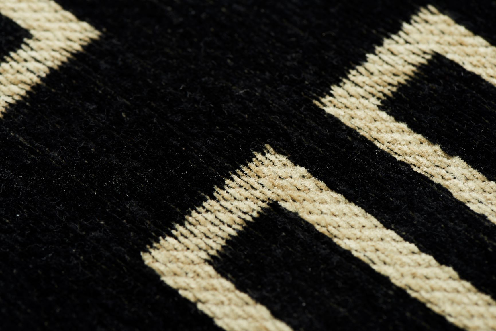 CARPET DECOR ROYAL BLACK BadlyBitten